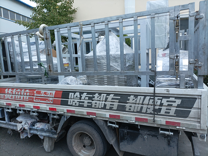 真空上料機(jī)+強(qiáng)制刮板篩專(zhuān)車(chē)發(fā)貨